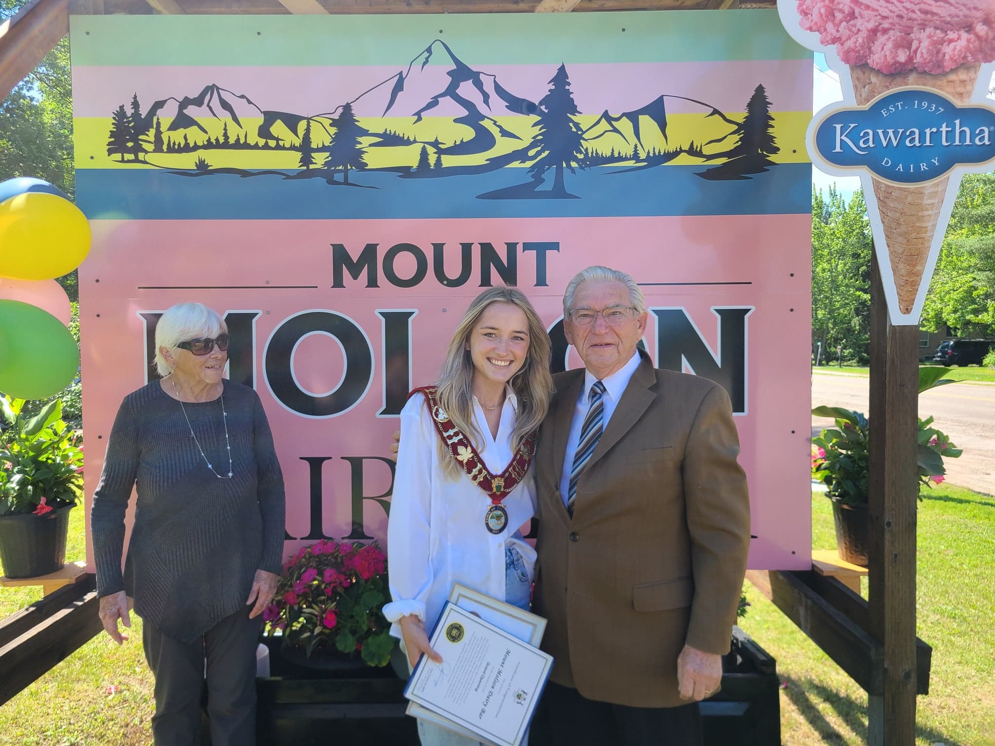 Mount Molson Mount Molson Dairy Bar in Petawawa holds grand opening and ribbon ...